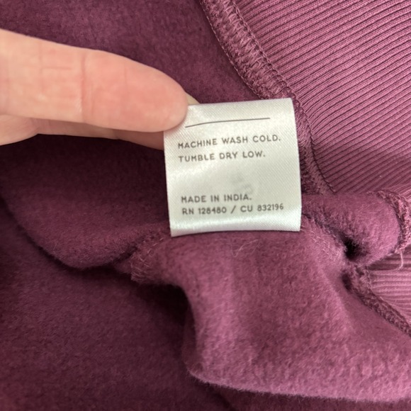 Pact Sweatshirt Womens XL‎ Maroon Kiss Lip Graphic Pullover Sustainable Organic - Picture 7 of 7